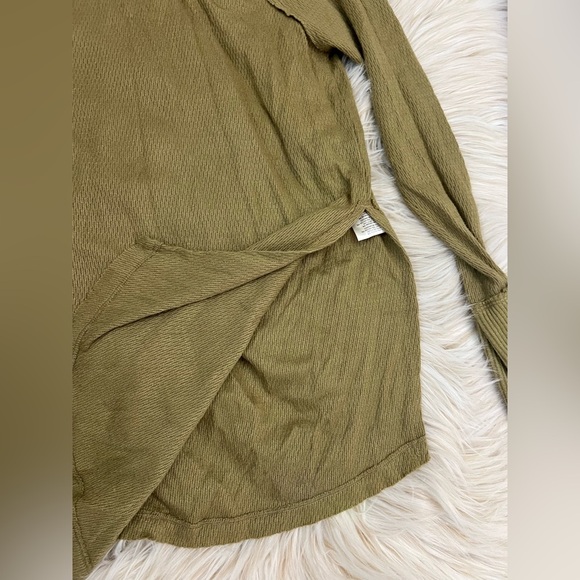 We The Free XS Olive Green Waffle Knit Long Sleeve Top Thumbholes - Picture 4 of 5